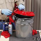PIG 5-Gallon Latching Bucket Lid with Fast-Latch Ring